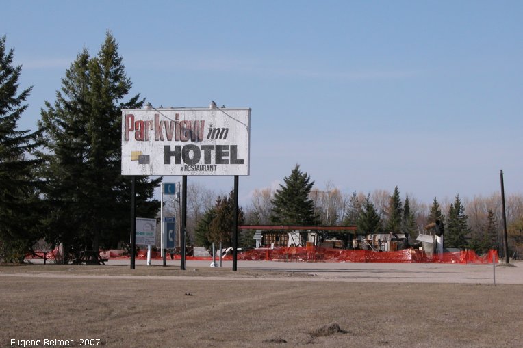 IMG 2007-Apr20 at Hadashville:  Parkview sign+ruins