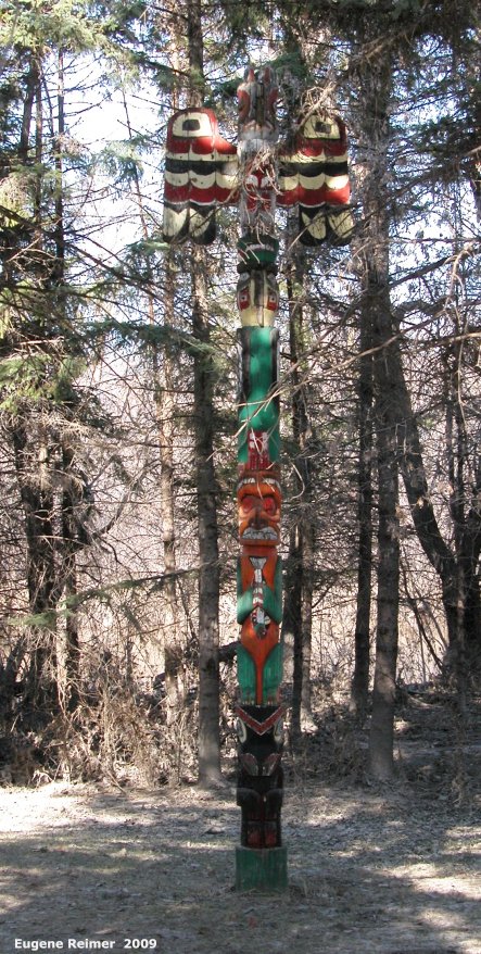 IMG 2009-Apr25 at Perry Park on Whitemud River near Westbourne MB:  totem-pole in Perry Park