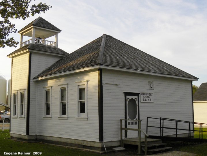 IMG 2009-Oct18 at St-Joseph:  building Union Point School S D 53 in Musee St-Joseph historic-village
