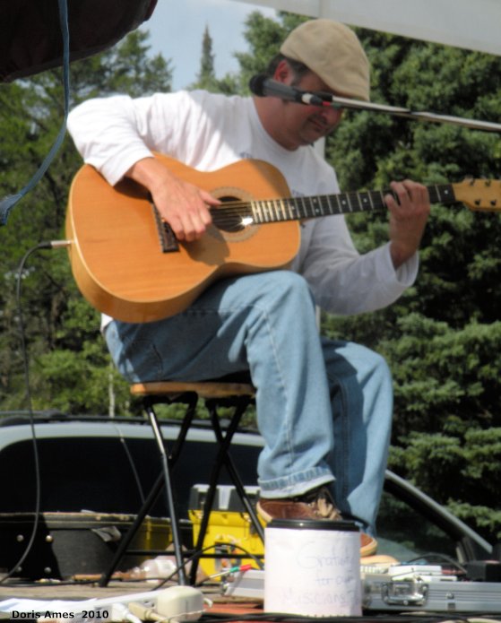 IMG 2010-Jul24 at Braintree:  Folk Singer Derrick McCandles