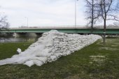 sandbag dike: at Kingston-Row under the St-Vital Bridge