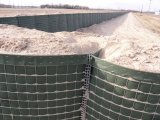 HESCO barrier dike: every eighth transverse connecter is doubled
