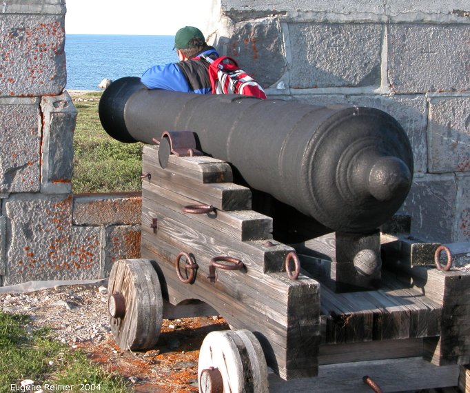 IMG 2004-Jul16 at the Wales & Whales Tour (FortPrinceOfWales+Beluga whaleWhales):  Fort P-O-W cannon rear