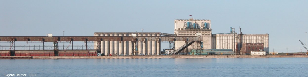 IMG 2004-Jul16 at the Wales & Whales Tour (FortPrinceOfWales+Beluga whaleWhales):&nbsp; Churchill grain terminal from the bay