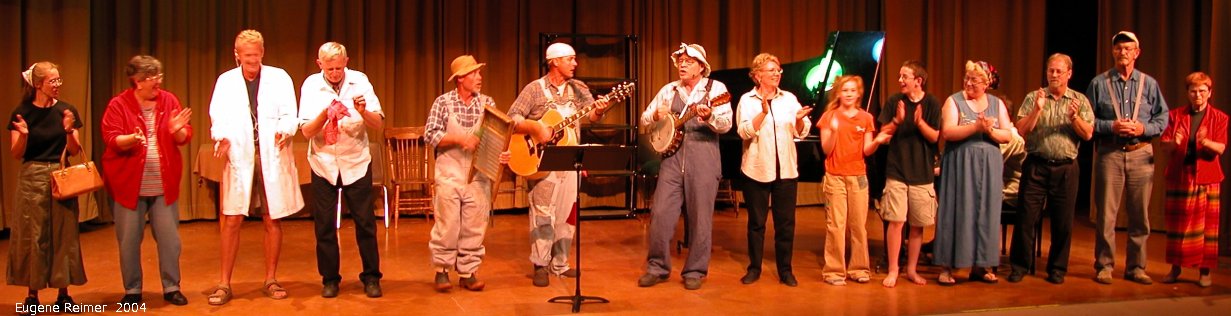 IMG 2004-Jul31 at Steinbach-SRSS:&nbsp; de-Heischrakje and cast grande finale