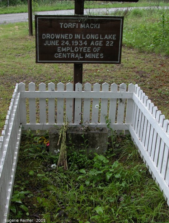 IMG 2005-Jun29 at PR304 between Wadhope and LongLake:  Lone grave of Torfi Macki