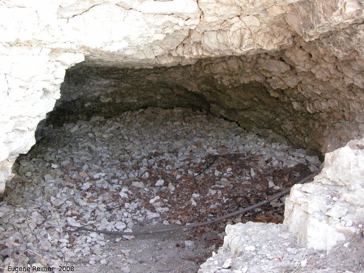 IMG 2008-May17 at Steeprock MB:&nbsp; cave wave-cut at Steep Rock