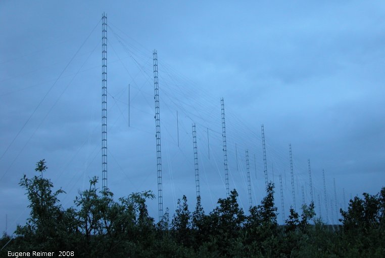 IMG 2008-Jul01 at minor road N of Inuvik-NT:  structure mysterious large antenna-like installation