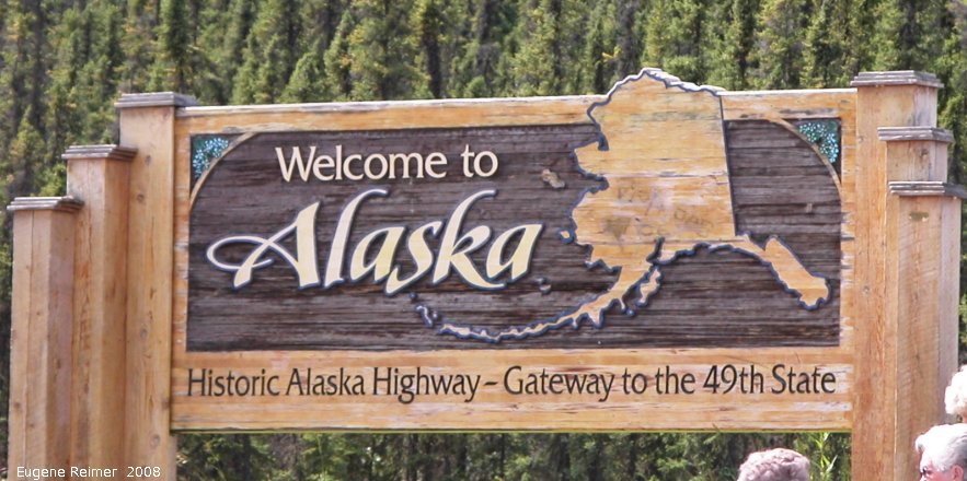 IMG 2008-Jul08 at the Yukon-Alaska-border:  sign Welcome to Alaska