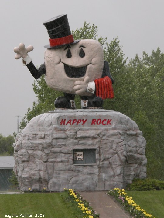 IMG 2008-Jul17 at Gladstone-MB:&nbsp; the Gladstone Happy-Rock