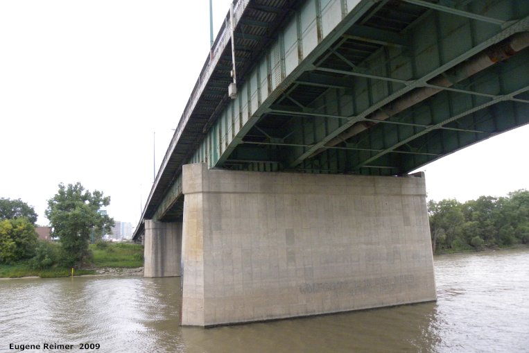 IMG 2009-Aug27 at the Paddlewheel Queen:&nbsp; Disraeli Bridge
