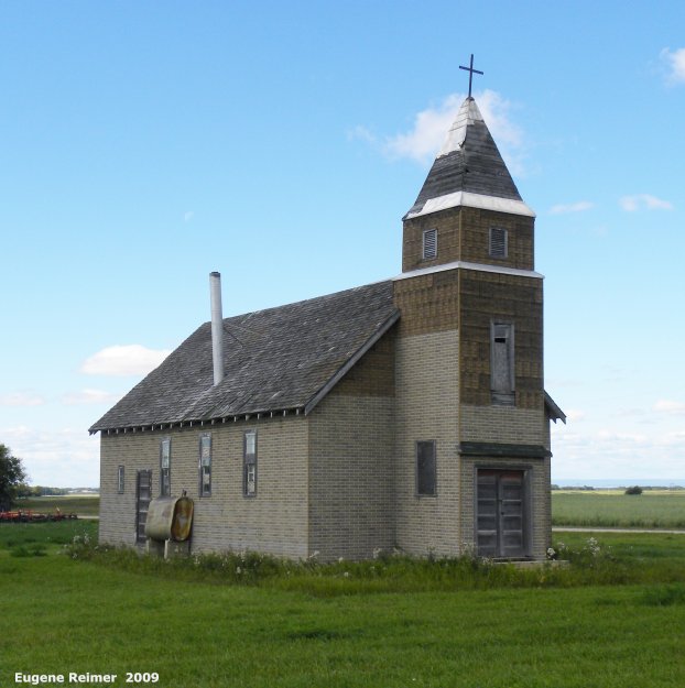 IMG 2009-Sep11 at near Renwer:&nbsp; church abandoned