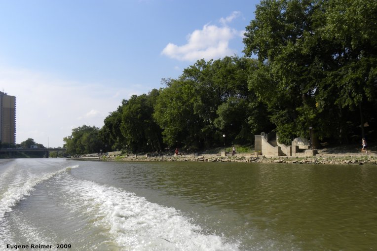 IMG 2009-Sep14 at Assiniboine River by boat:&nbsp; scenery along Assiniboine River