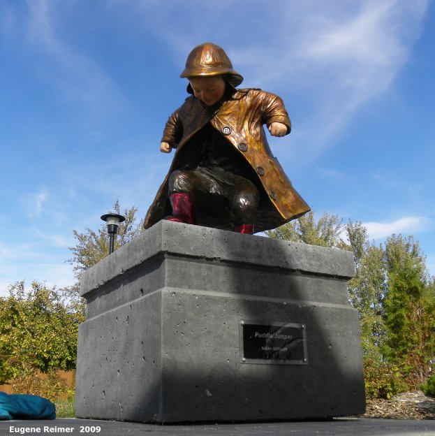 IMG 2009-Oct18 at Altona:&nbsp; sculpture Puddle-Jumper by Susan Geissler