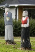 garden-gnome: pair carved from dead tree-trunks closer