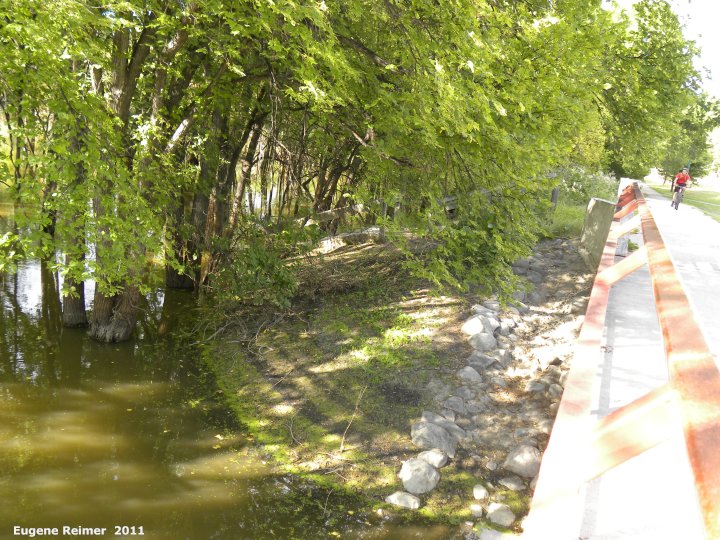 IMG 2011-Aug09 at Winnipeg:&nbsp; bridge over Seine for bicycle-path