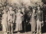 Aunt Helen PRPenner-family photos: 1935 AuntHelen+IsaacPPenner+LiesaKPenner+HenryBReimer+MargaretPenner+CorneliusPDReimer c1935